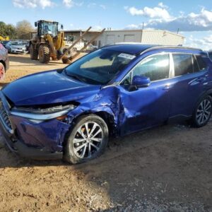2022 TOYOTA COROLLA CROSS XLE (SOLD)